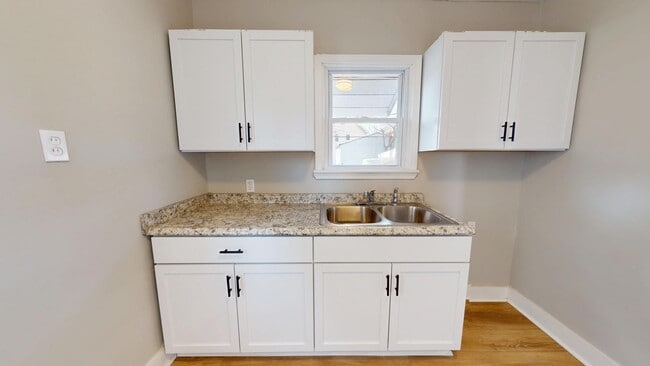 Building Photo - Cudell / West Boulevard Area - 3 bedroom/1...