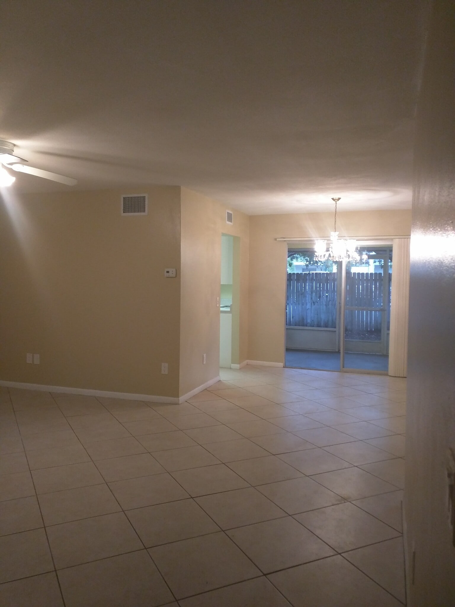 Building Photo - 3346 Camelot Dr