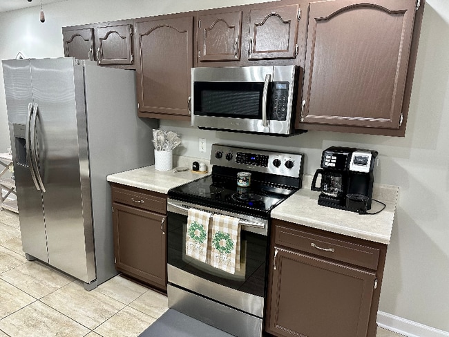 Building Photo - 1642 Thompson Dr