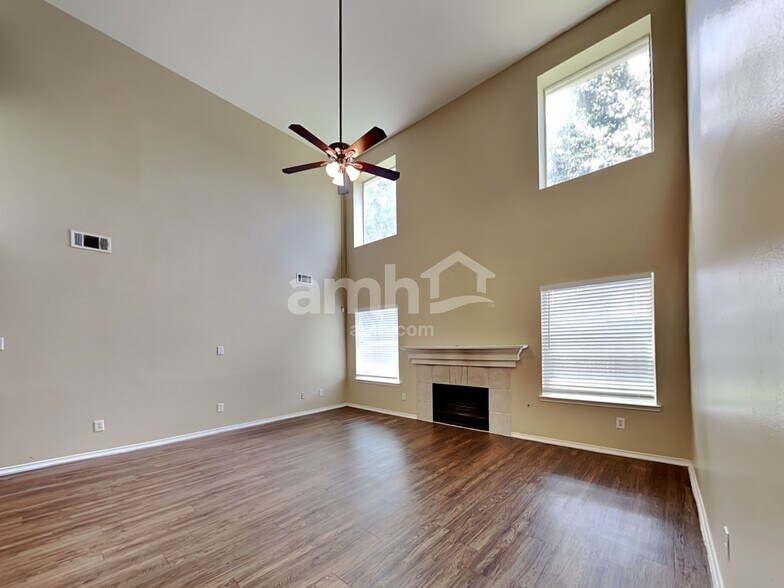 Building Photo - 4706 Buescher Ct