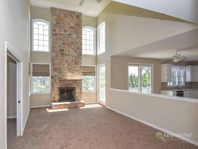 Building Photo - 5474 Grandview Ln