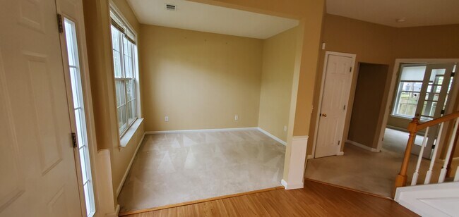 Formal Living Room - 412 Collingsworth Ln