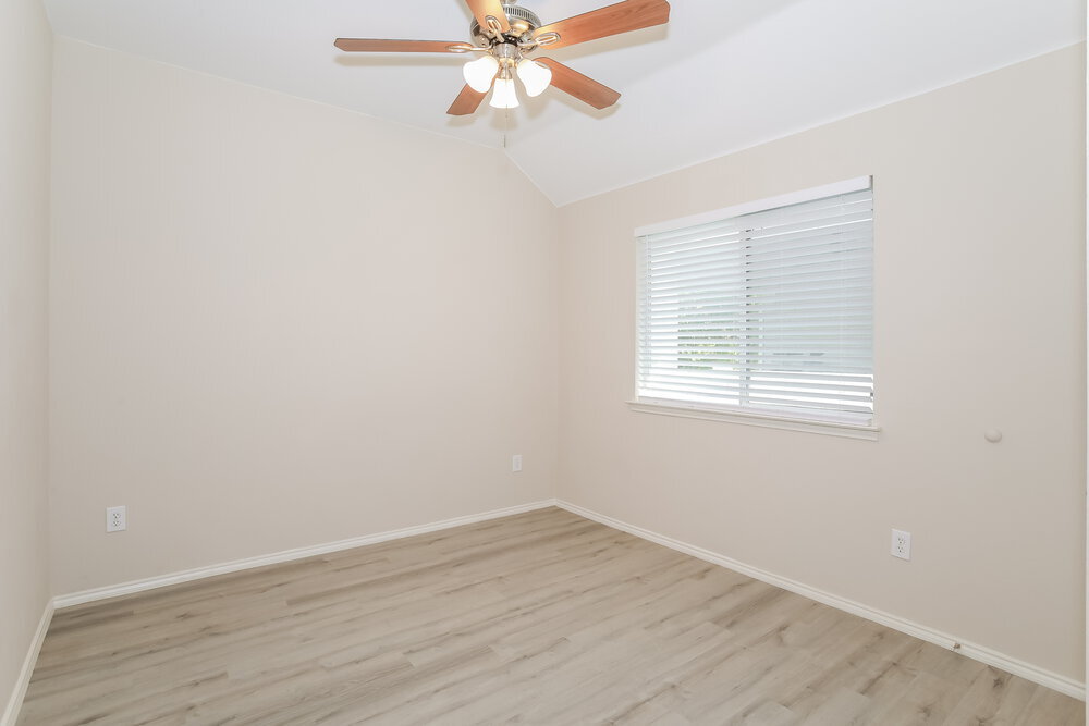 Building Photo - 240 Creekview Dr