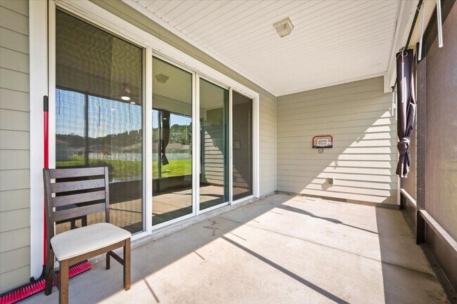 Building Photo - 4 Bedrooms | 2 Bathrooms | Screened Patio ...