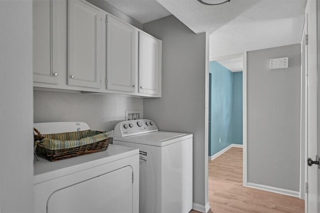 Building Photo - 2239 Fairgreen Dr
