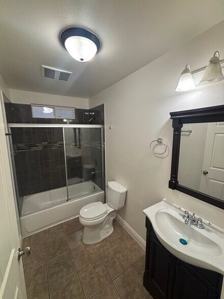 Building Photo - 160 W 52nd St