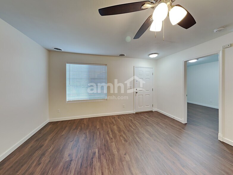 Building Photo - 96 W White Sands Dr