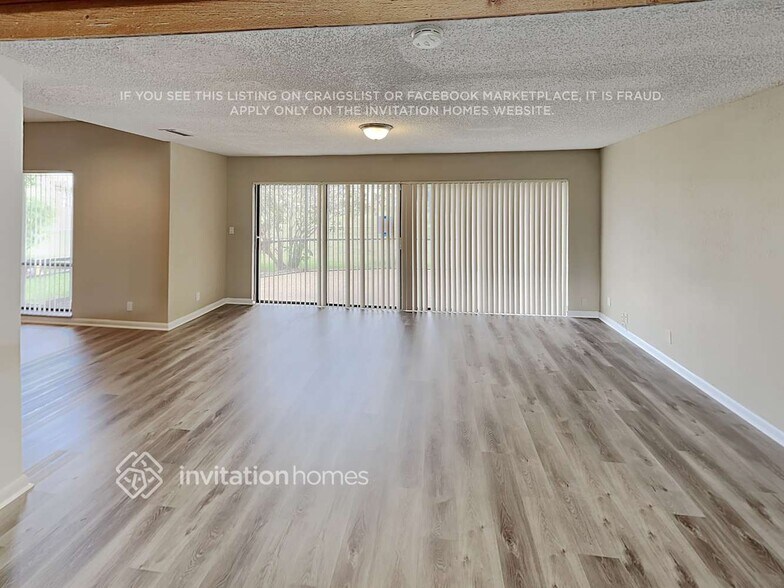 Building Photo - 8041 Buttonwood Cir
