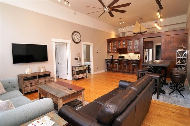 Building Photo - 426 Spring St