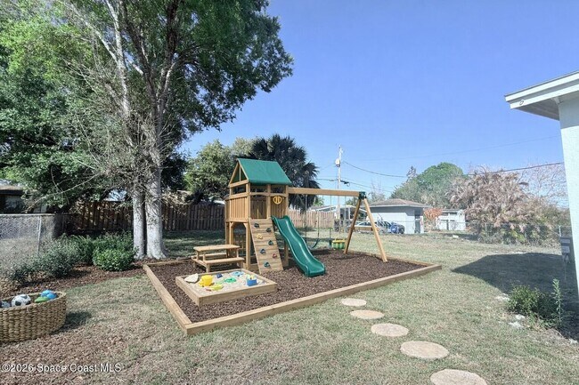 Building Photo - 2556 Sarno Rd