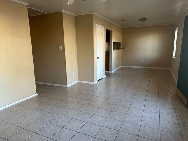 Building Photo - Remodeled 3 Bedroom Bossier Home