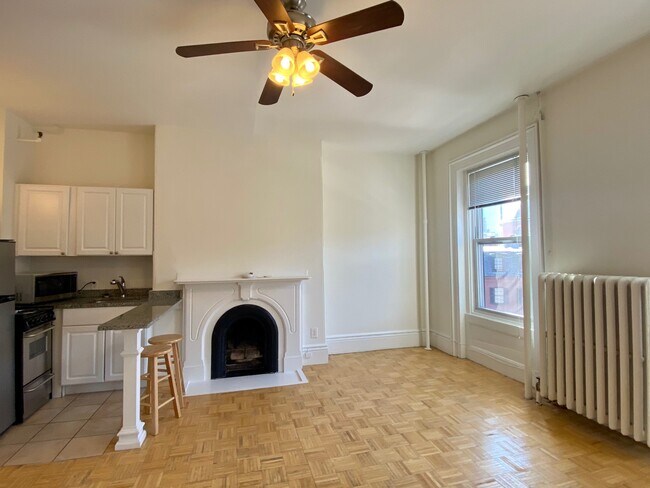 Building Photo - 90 Charles St