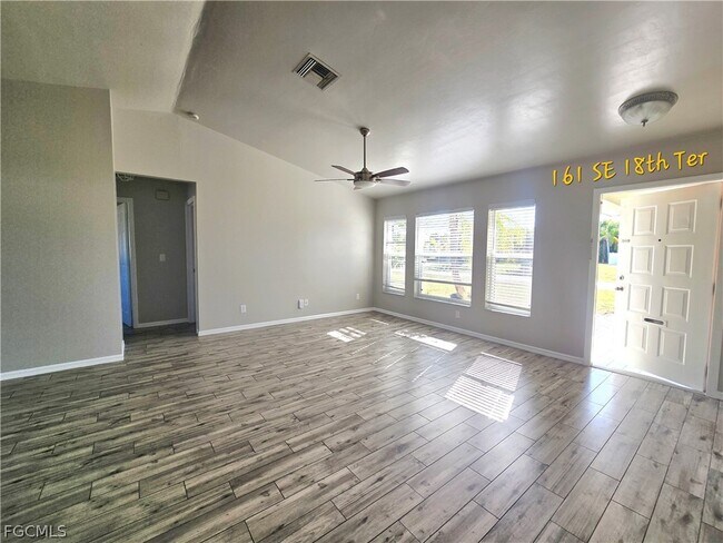 Building Photo - 161 SE 18th Terrace