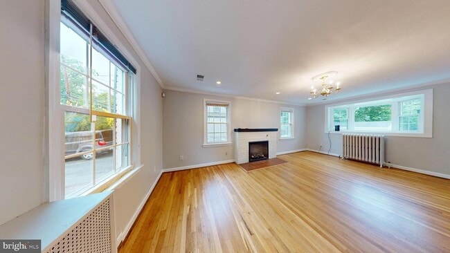 Building Photo - 2116 Linden Ln