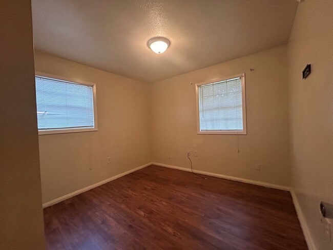 Building Photo - 644 Queen Julianna  Lane