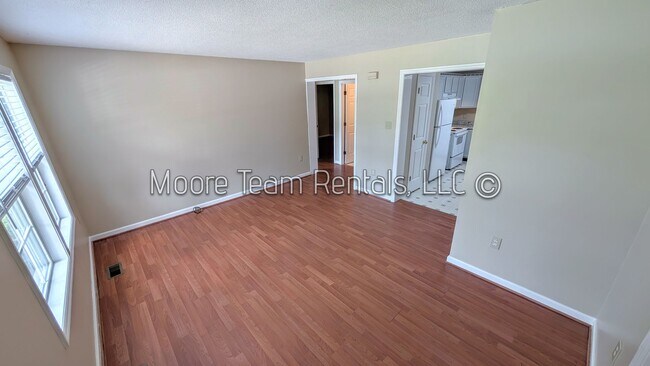 Building Photo - 1103 Maple St