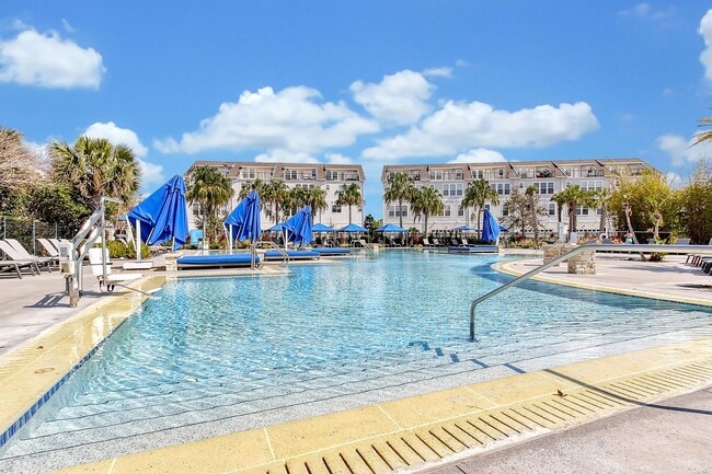 Building Photo - Modern 1/1 Garage Apartment Living with 1 Car Garage in the Heart of Laureate Park!