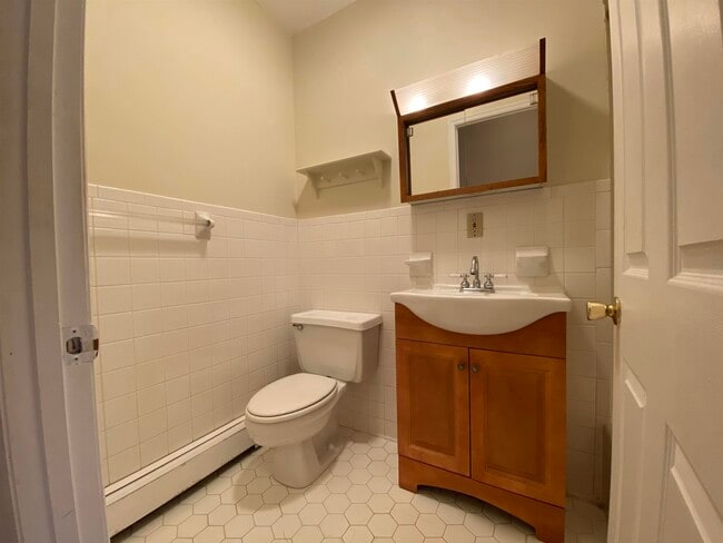 Building Photo - 218 Willow Ave