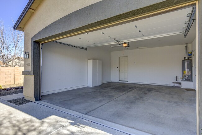 Building Photo - 3 bedroom, 2 bathroom home for Rent in Gra...