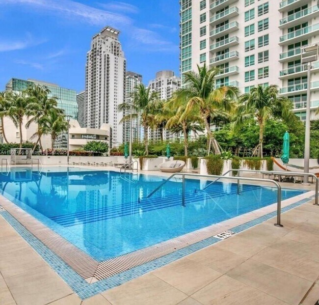Building Photo - 950 Brickell Bay Dr