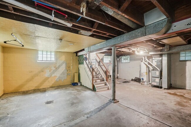 Building Photo - LEASING SPECIAL - sign a 13-month lease by 7/31/2026 and second month is free!