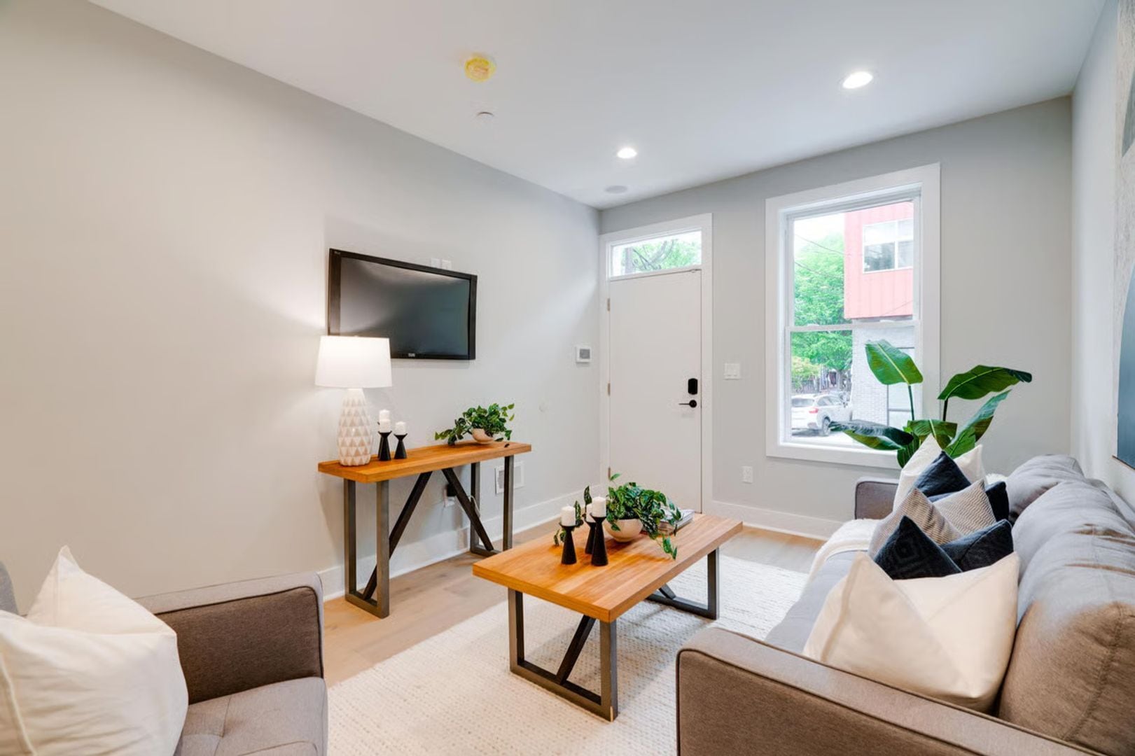 Building Photo - Spacious 3BR Home with Finished Basement & Roof Deck