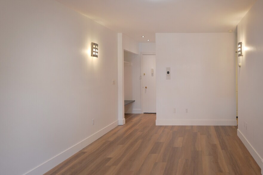 ENTRY - 620 Mathews St