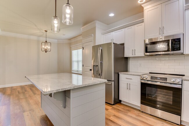 Building Photo - 4050 Stowe Dr
