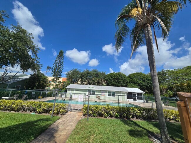 Building Photo - 1530 Royal Forest Ct