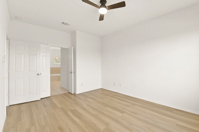 Building Photo - 20910 Sun Creek Dr