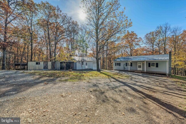 Building Photo - 438 Gloyd Ln