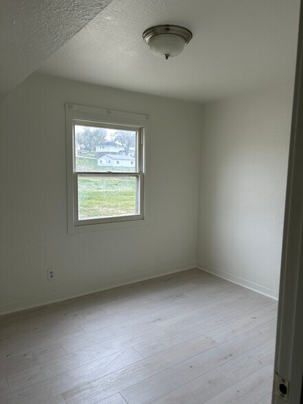 Building Photo - 4645 E Oakwood Dr
