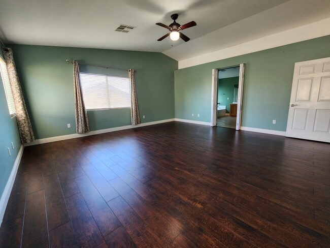 Building Photo - Rhodes Ranch 4 Bed Home | Guard-Gated Community | Trash & Sewer Included