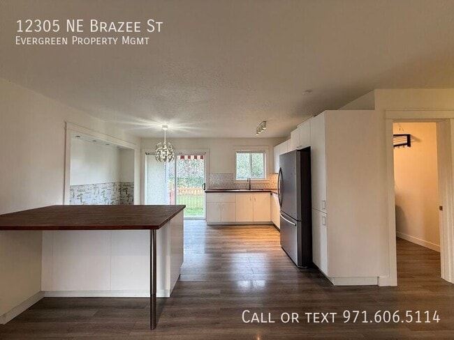 Building Photo - 12305 NE Brazee St