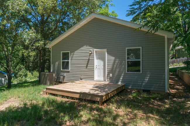 Building Photo - Beautiful Home in Prime West Asheville