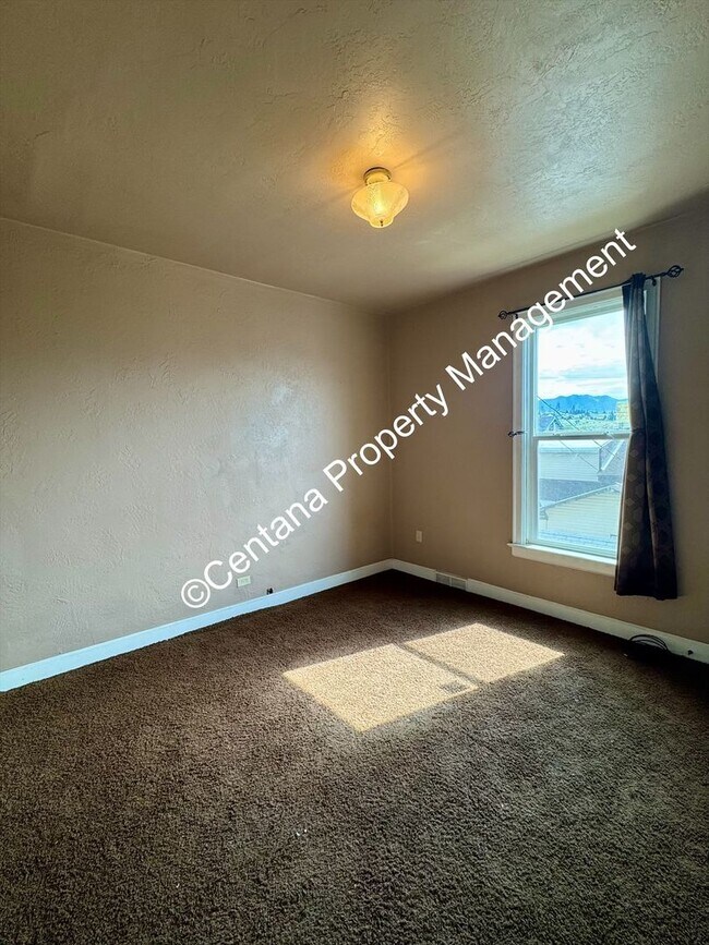 Building Photo - 909-911 Antimony