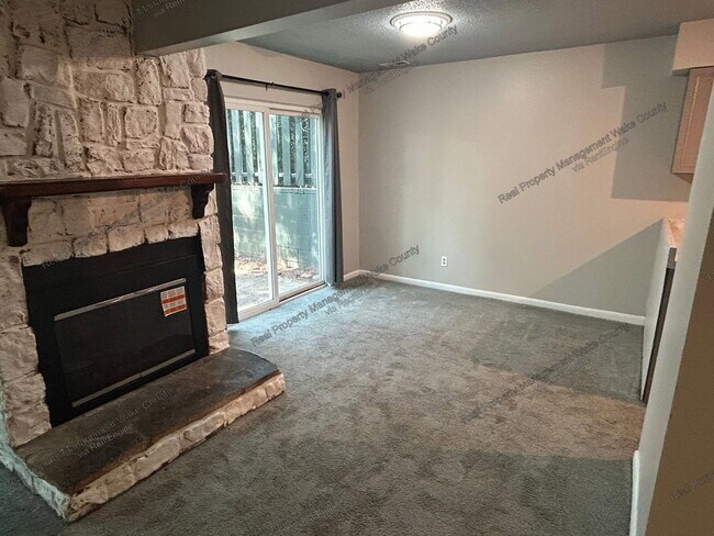 Building Photo - 4702 Walden Pond Dr
