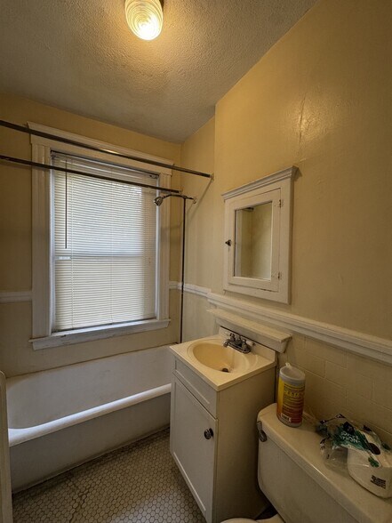 Building Photo - 6 Agassiz St