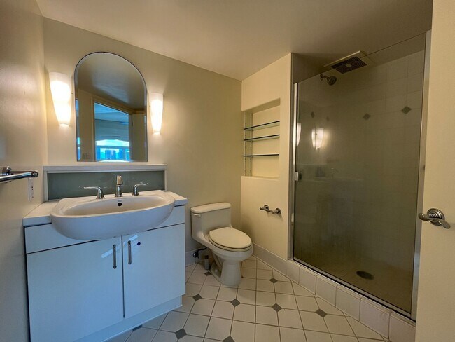 Building Photo - One Archer Lane - 2 bedrooms, 2 full bathr...