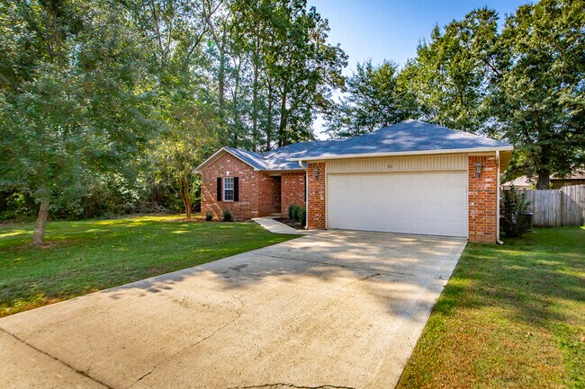 Building Photo - 31 Newcastle Dr