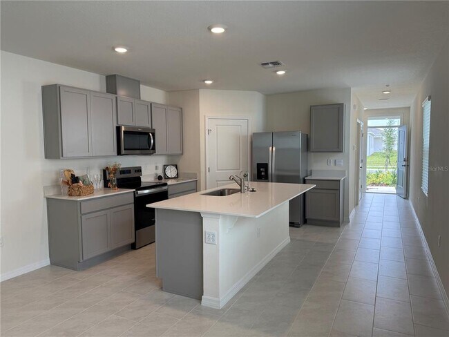 Building Photo - 1305 June Lk Lp