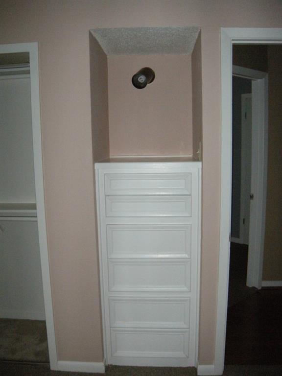 Building Photo - 915 W 23rd St