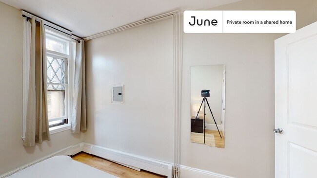 Building Photo - Room in Shared 5 bed/2 bath home