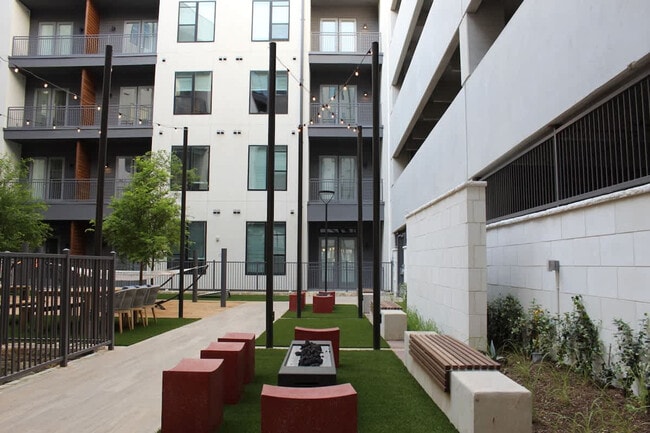 Building Photo - 9127 Research Blvd