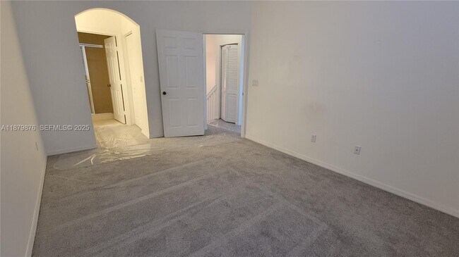 Building Photo - 5010 S Harbor Isles Dr