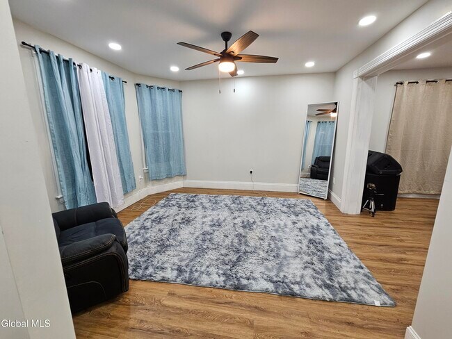 Building Photo - 91 Division St