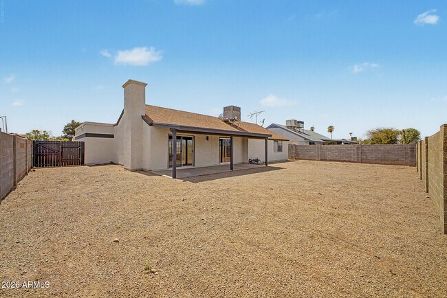 Building Photo - 908 W Ross Ave