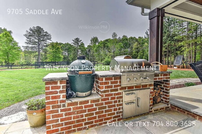 Building Photo - 9705 Saddle Ave