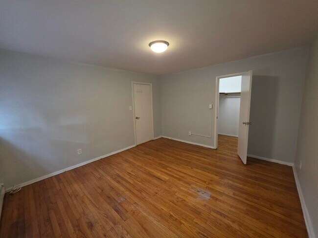 Building Photo - 246 Sip Ave