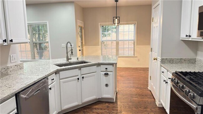 Building Photo - 2885 Stonehenge Ct